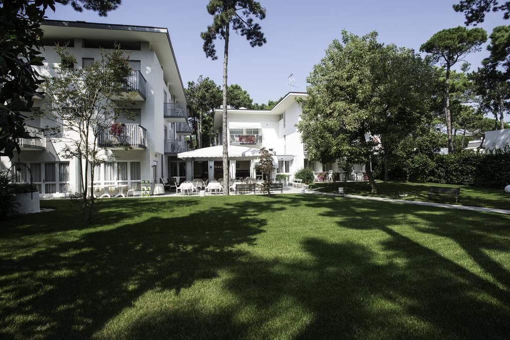 Hotel Eurovil Garni Lignano Sabbiadoro Eksteriør bilde