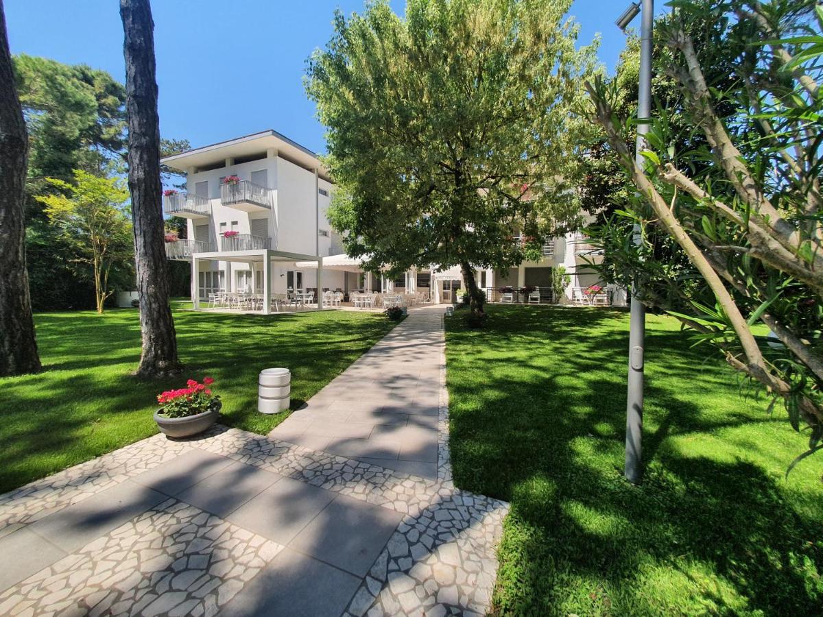 Hotel Eurovil Garni Lignano Sabbiadoro Eksteriør bilde