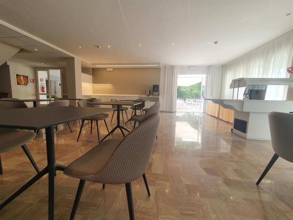 Hotel Eurovil Garni Lignano Sabbiadoro Eksteriør bilde