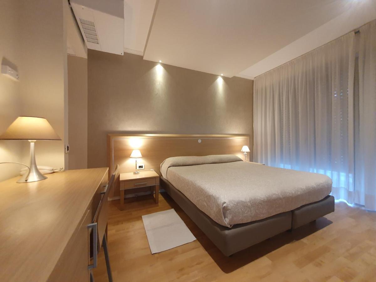 Hotel Eurovil Garni Lignano Sabbiadoro Eksteriør bilde