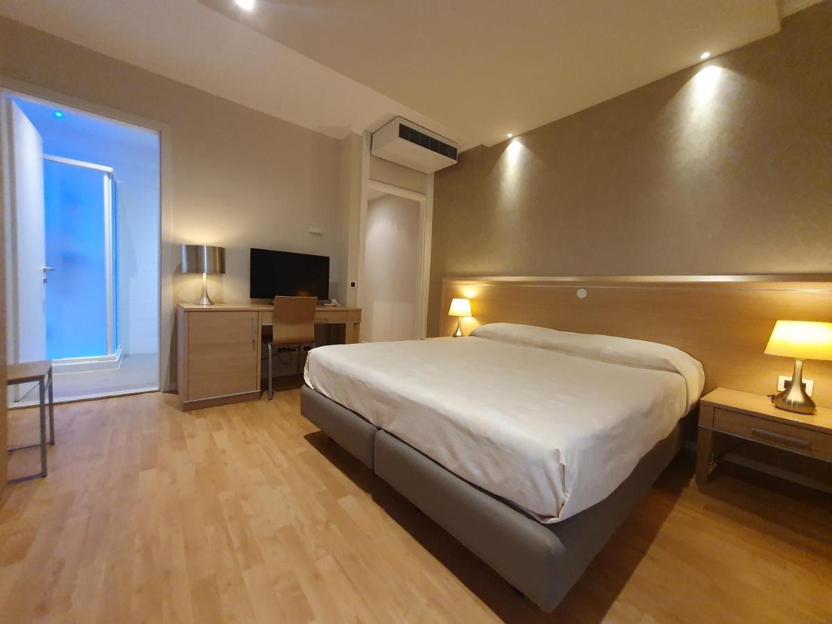 Hotel Eurovil Garni Lignano Sabbiadoro Eksteriør bilde