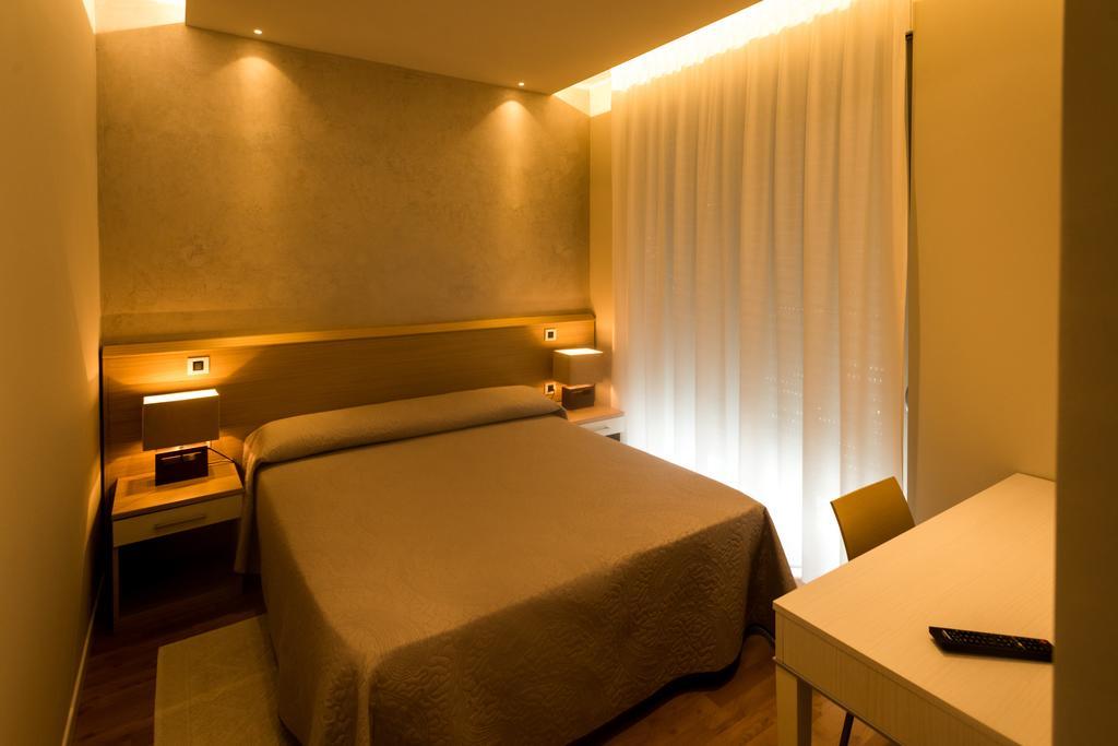 Hotel Eurovil Garni Lignano Sabbiadoro Eksteriør bilde