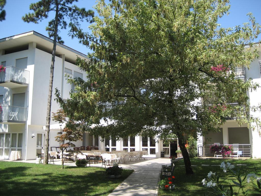 Hotel Eurovil Garni Lignano Sabbiadoro Eksteriør bilde